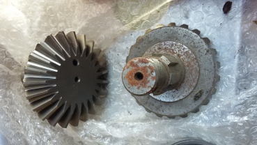 Welle mit Kegelrad f?r Lely Scheibenm?hwerk