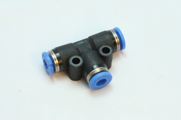 T-St?ck 4mm Steckanschlu? Vorgemelk