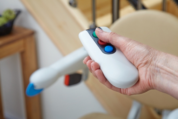 Handicare Treppenlift M2000 Doppelschienen-Kurventreppenlift